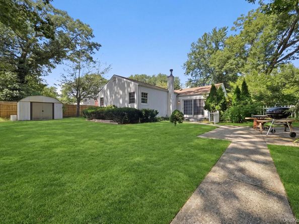 8 Dee, Huntington Station NY 11746