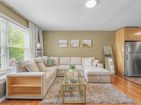 2015 36th Street, Astoria NY 11105
