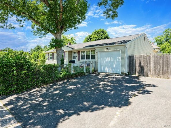345 Earle Street, Central Islip NY 11722
