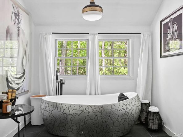 12 North Quarter Rd, Westhampton NY 11977