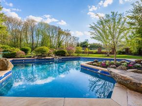 6 Polo Court, Woodbury NY 11797