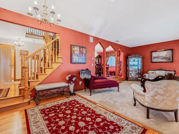27 Jasmine Lane, Kings Park NY 11754