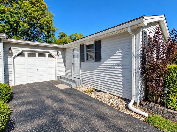 40 Greenwood Boulevard, Manorville NY 11949