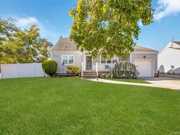 111 Sunset Avenue, Farmingdale NY 11735