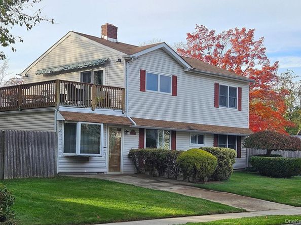 52 Angle Lane, Hicksville NY 11801