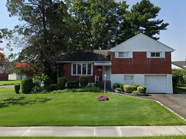 47 Felice Crescent, Hicksville NY 11801