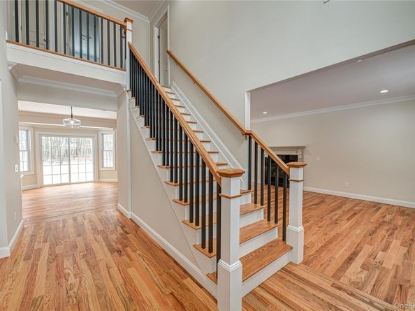 2 Mini Court, Manorville NY 11949