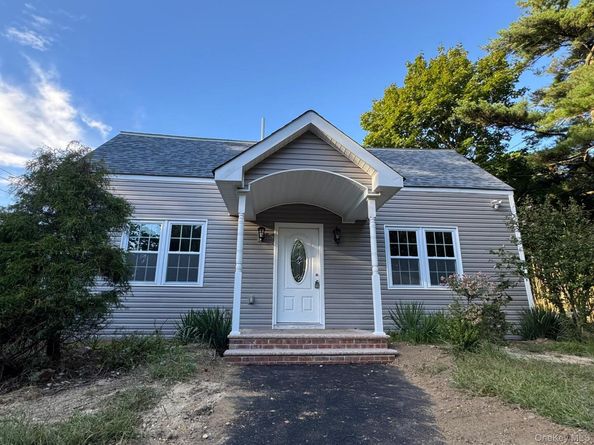 4 Barnes Road, Moriches NY 11955
