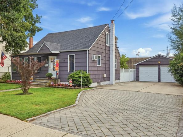 121 N Delaware Avenue, Lindenhurst NY 11757