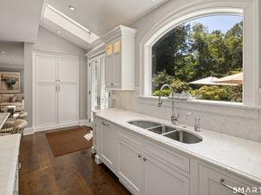 110 Queens Grant Drive, Fairfield CT 06824