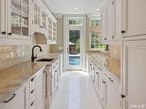 110 Queens Grant Drive, Fairfield CT 06824