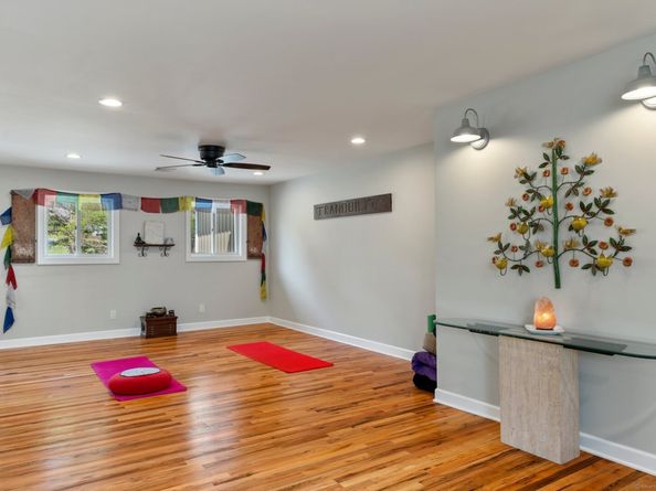 1 Cloverleaf Farm S, Sherman CT 06784