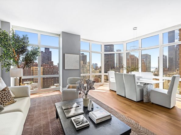 300 East 55th Street 16D, New York NY 10022