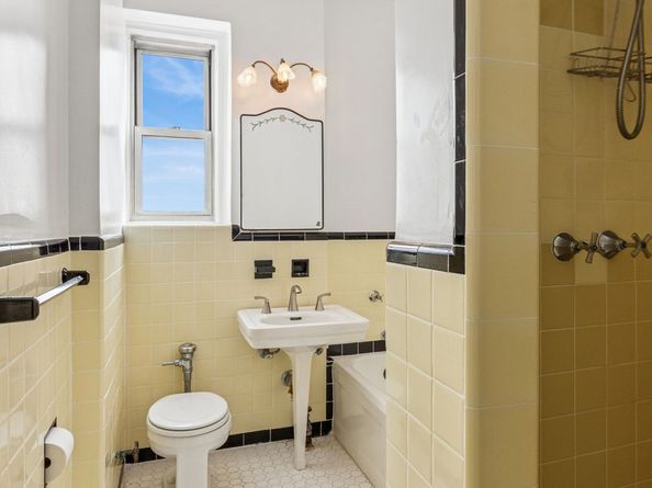 91 Payson Avenue 4D, New York NY 10034