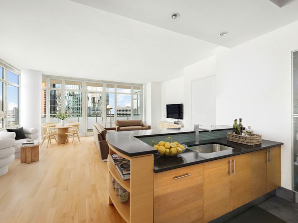 325 5th Avenue 39C, New York NY 10016