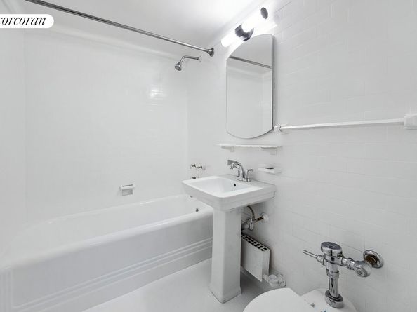 353 West 56th Street 2D, New York NY 10019