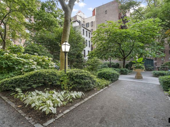 25 Tudor City Place 812, New York NY 10017
