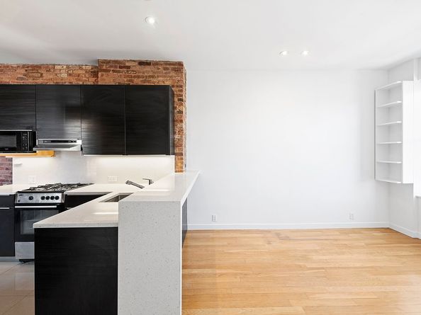 64 Macdougal Street 15, New York NY 10012