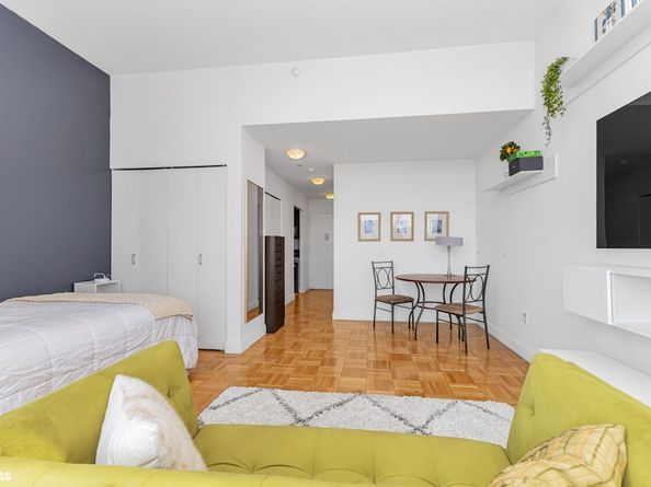 215-217 East 96th Street 30B, New York NY 10128