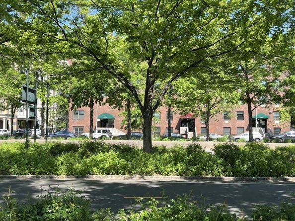 379 West Street 2B, New York NY 10014
