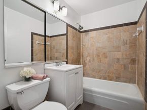 379 West Street 2B, New York NY 10014