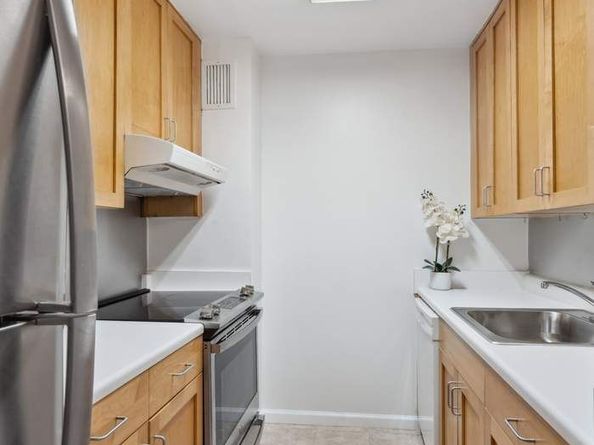 379 West Street 2B, New York NY 10014