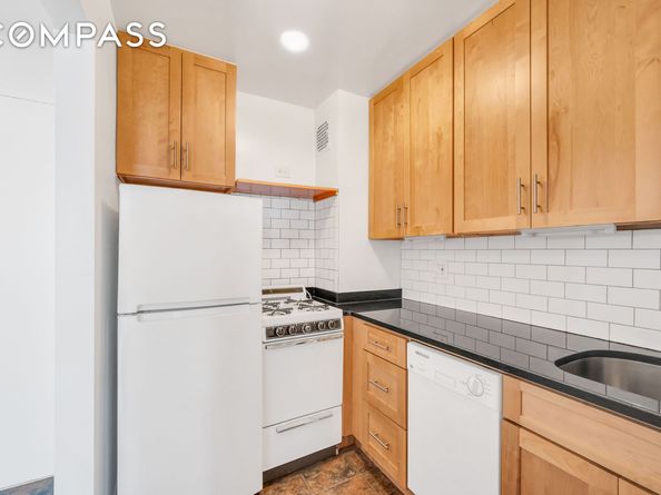 200 East 28th Street 6F, New York NY 10016