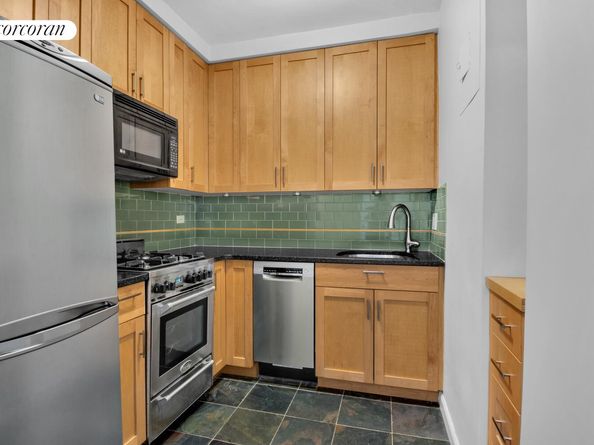 205 3rd Avenue 12A, New York NY 10003