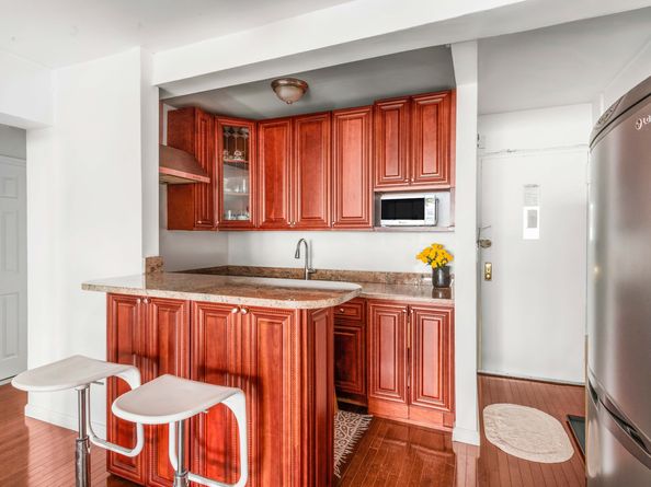 408 West 57th Street 7L, New York NY 10019