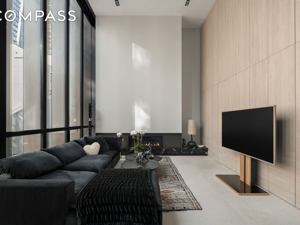 522 West 29th Street 7D, New York NY 10001