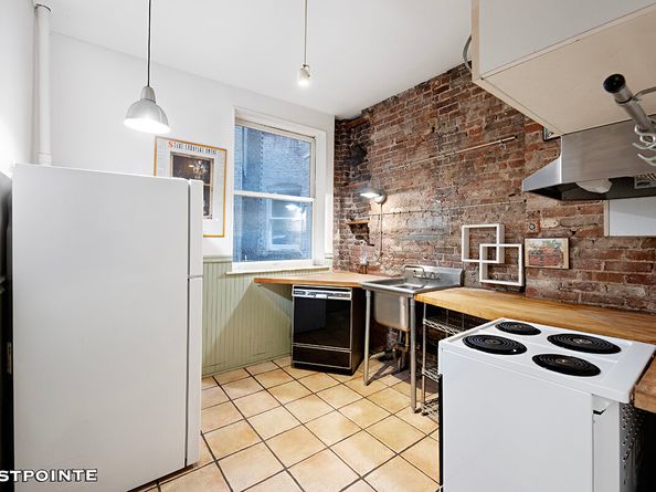 335 West 21st Street FE, New York NY 10011