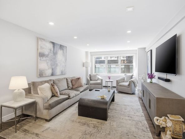 211 East 53rd Street 4K, New York NY 10022
