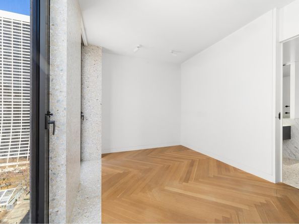 16 West 40th Street 21C, New York NY 10018
