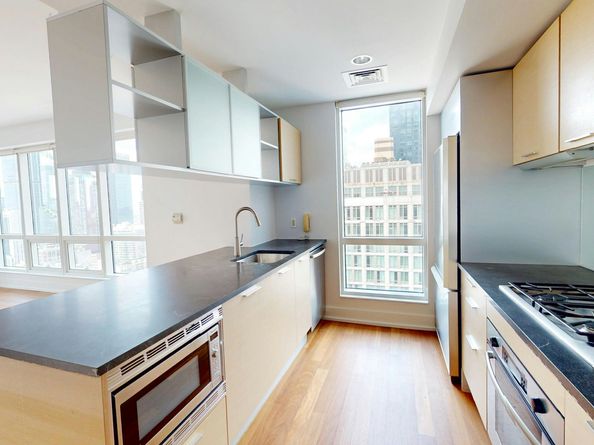 350 West 42nd Street 33H, New York NY 10036