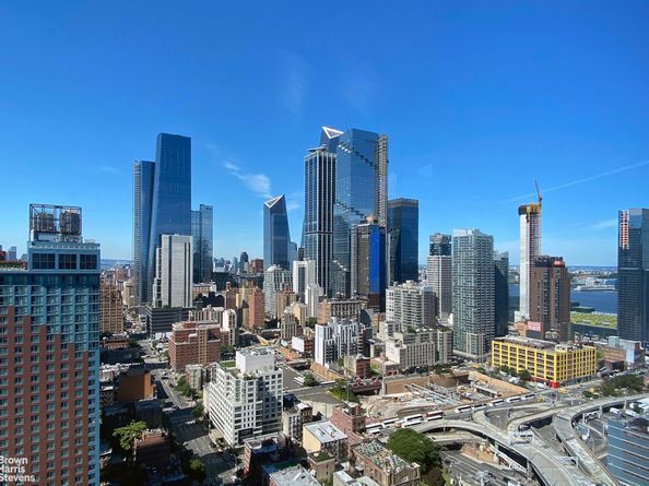 350 West 42nd Street 33H, New York NY 10036