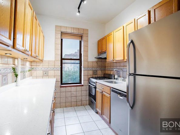 31-14 Crescent Street 7A, Queens NY 11106