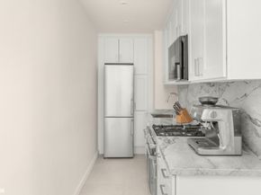 211 East 18th Street 3R, New York NY 10003