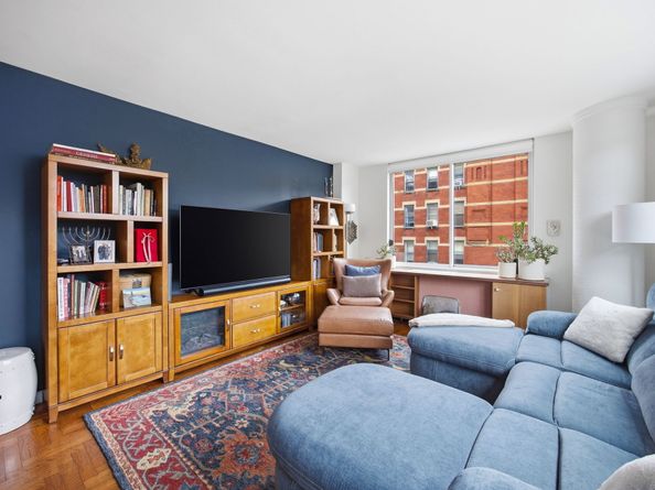 393 West 49th Street 2G, New York NY 10019