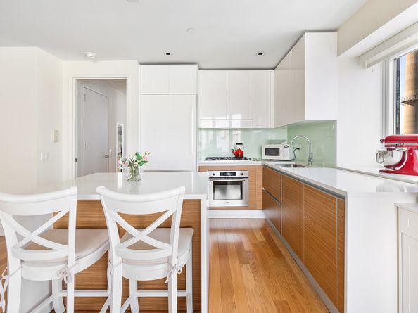 555 West 59th Street 15B, New York NY 10019