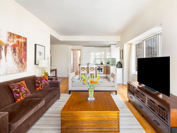 555 West 59th Street 15B, New York NY 10019