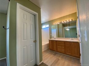 407 Ivory Circle, Aurora CO 80011