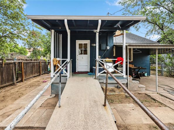 1561 Clinton Street, Aurora CO 80010