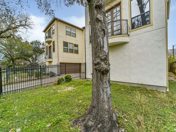 1826A Portsmouth Street, Houston TX 77098