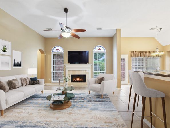 4407 Island Hills Drive, Houston TX 77059