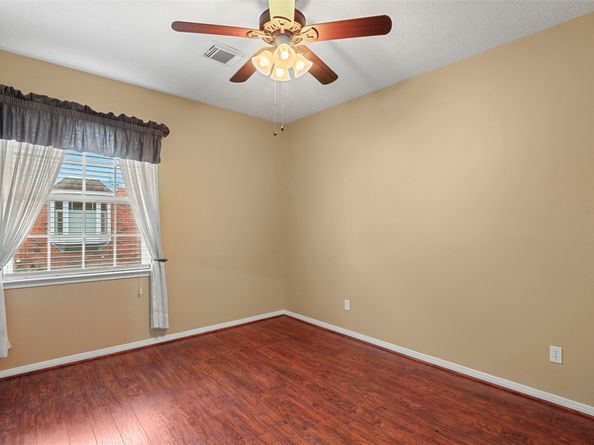4407 Island Hills Drive, Houston TX 77059