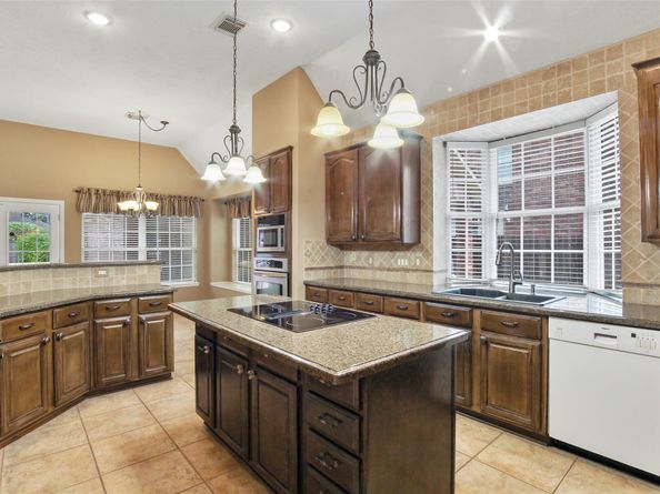 4407 Island Hills Drive, Houston TX 77059