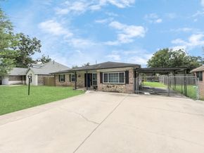 2827 Ellington Street, Houston TX 77088