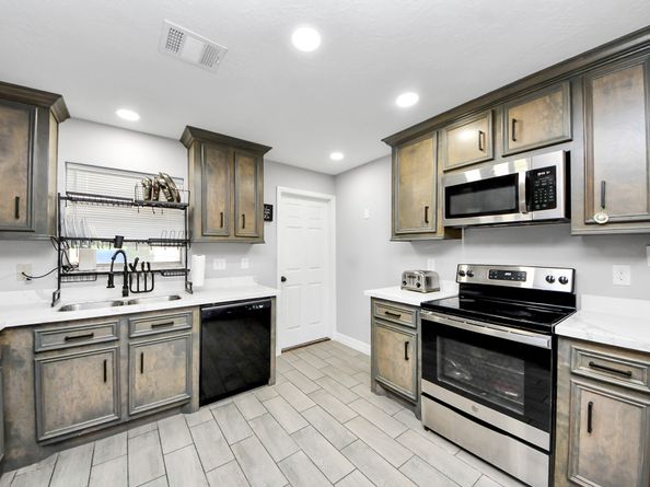 2827 Ellington Street, Houston TX 77088