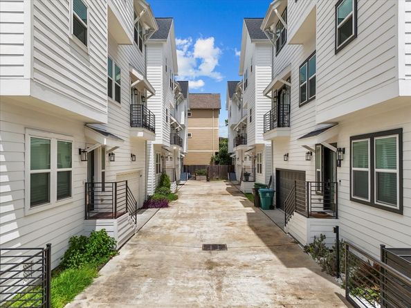 1505 W 23rd Street D, Houston TX 77008