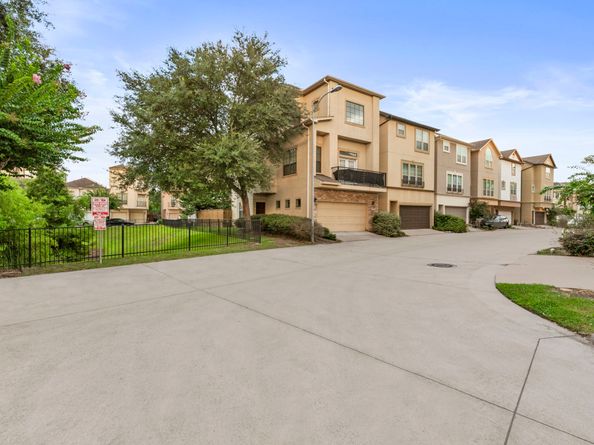 3334 Clearview Villa Way, Houston TX 77025